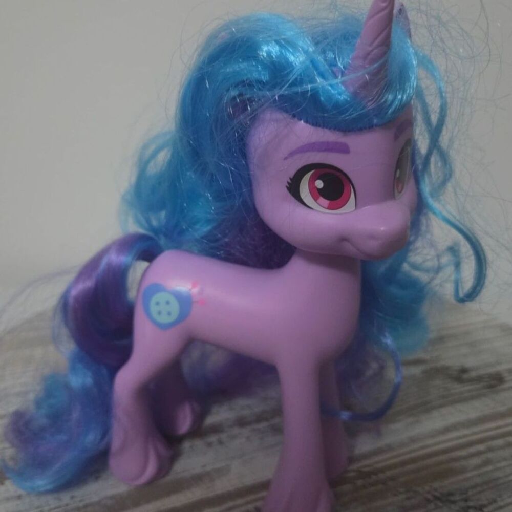 MY LITTLE PONY: Izzy Moonbow Blue/Purple, New Generation